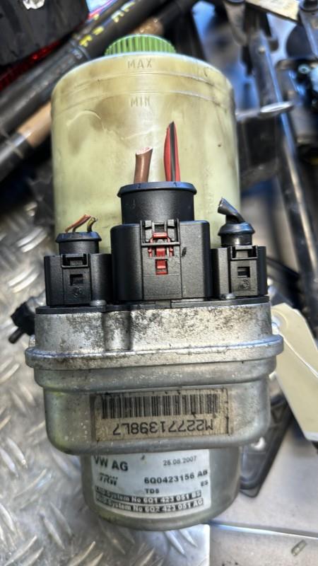 Pompe de direction VOLKSWAGEN POLO 4 PHASE 2 Essence - 1