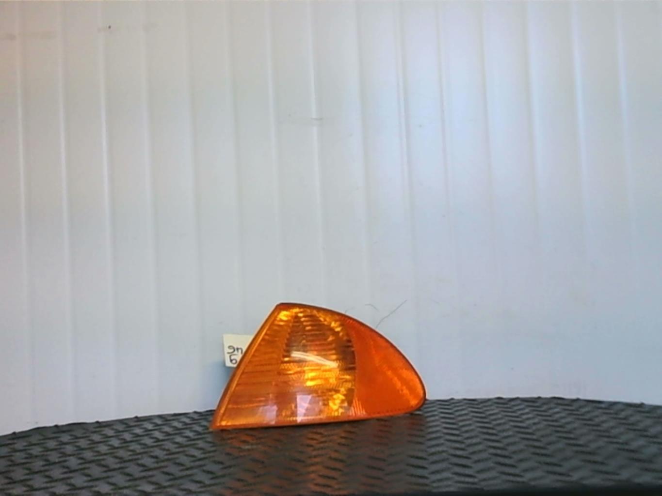 Optique avant secondaire gauche (feux)(clignotant) BMW SERIE 3 E46 TOURING PHASE 1 BREAK  - 1