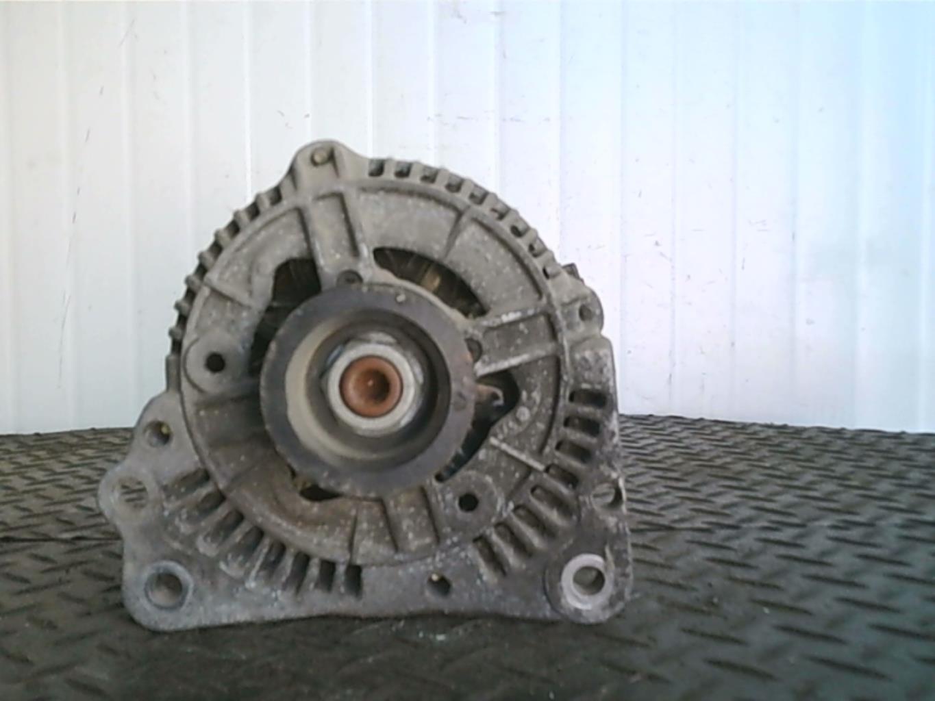Alternateur VOLKSWAGEN GOLF 3 Diesel - 1