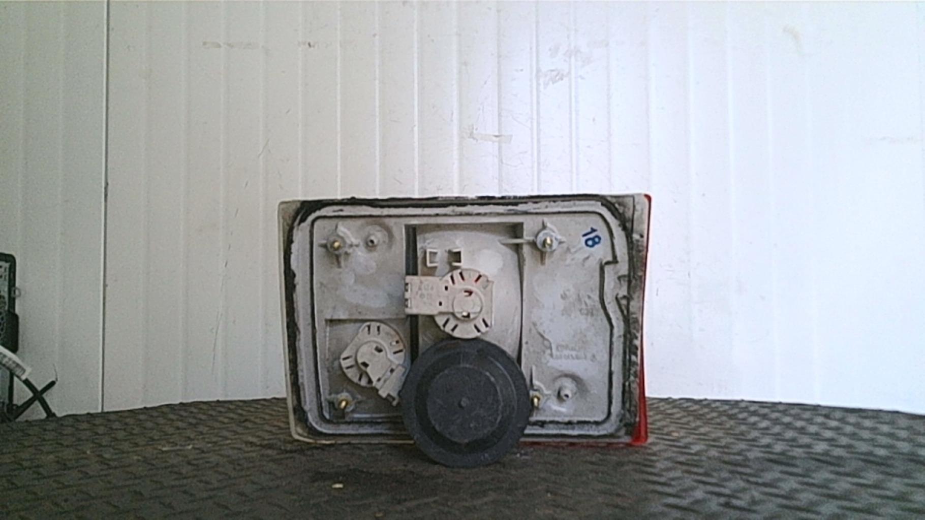 Feu arriere secondaire gauche (feux) AUDI 80 3 PHASE 1 Essence - 1