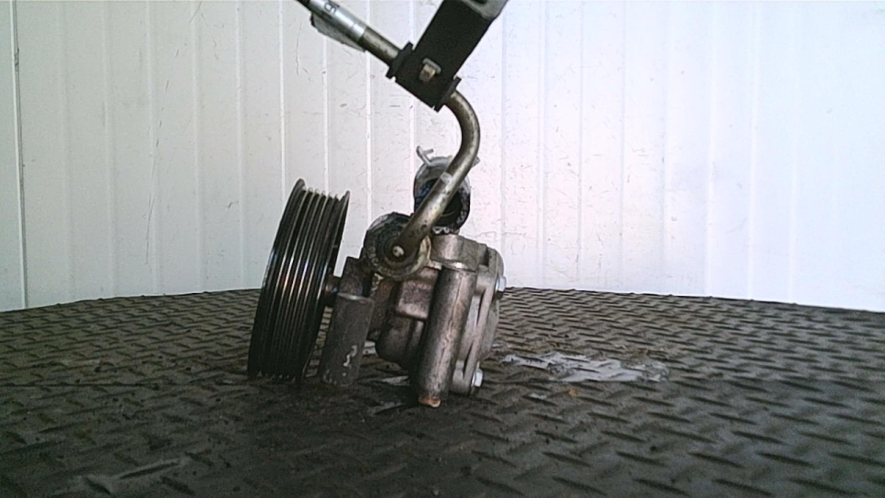 Pompe de direction FORD FIESTA 5 PHASE 1 Essence - 1