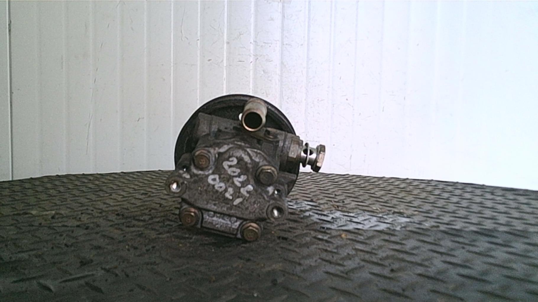 Pompe de direction VOLKSWAGEN GOLF 4 Essence - 1