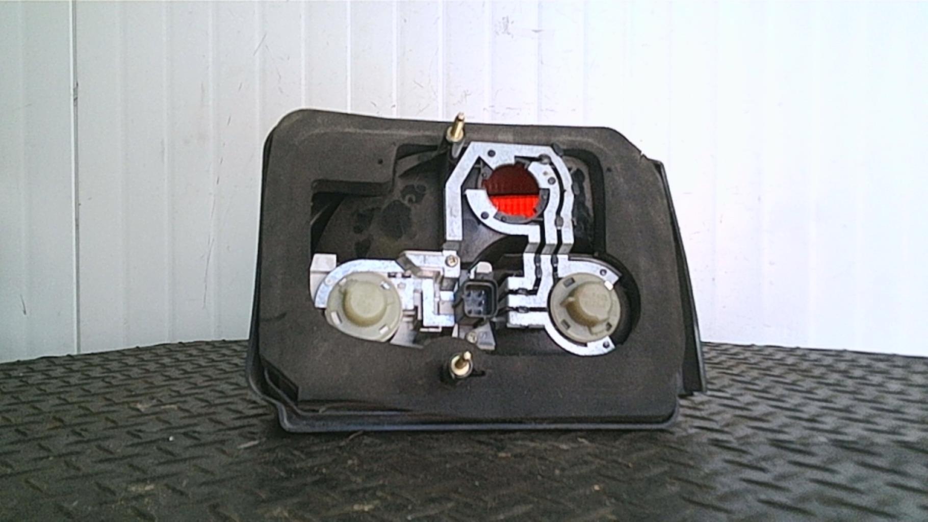 Feu arriere principal gauche (feux) ROVER 100 PHASE 1 Essence - 1