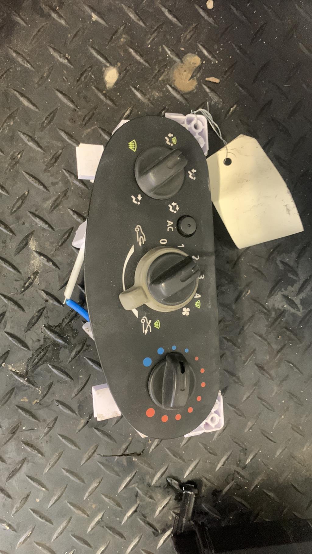 Commande chauffage DACIA SANDERO 1 Diesel - 1