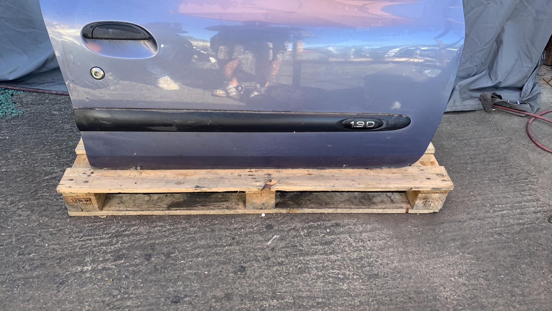 Porte avant droit RENAULT CLIO 2 PHASE 1 Diesel - 1
