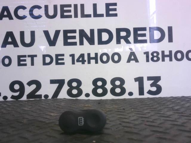 Commande degivrage lunette arriere DACIA SANDERO 1 Diesel - 1
