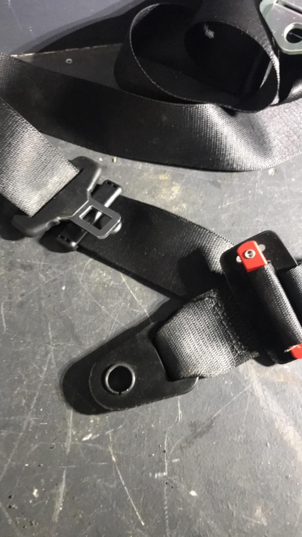 Ceinture arriere centrale MINI MINI 2 R60 COUNTRYMAN BREAK Diesel - 1