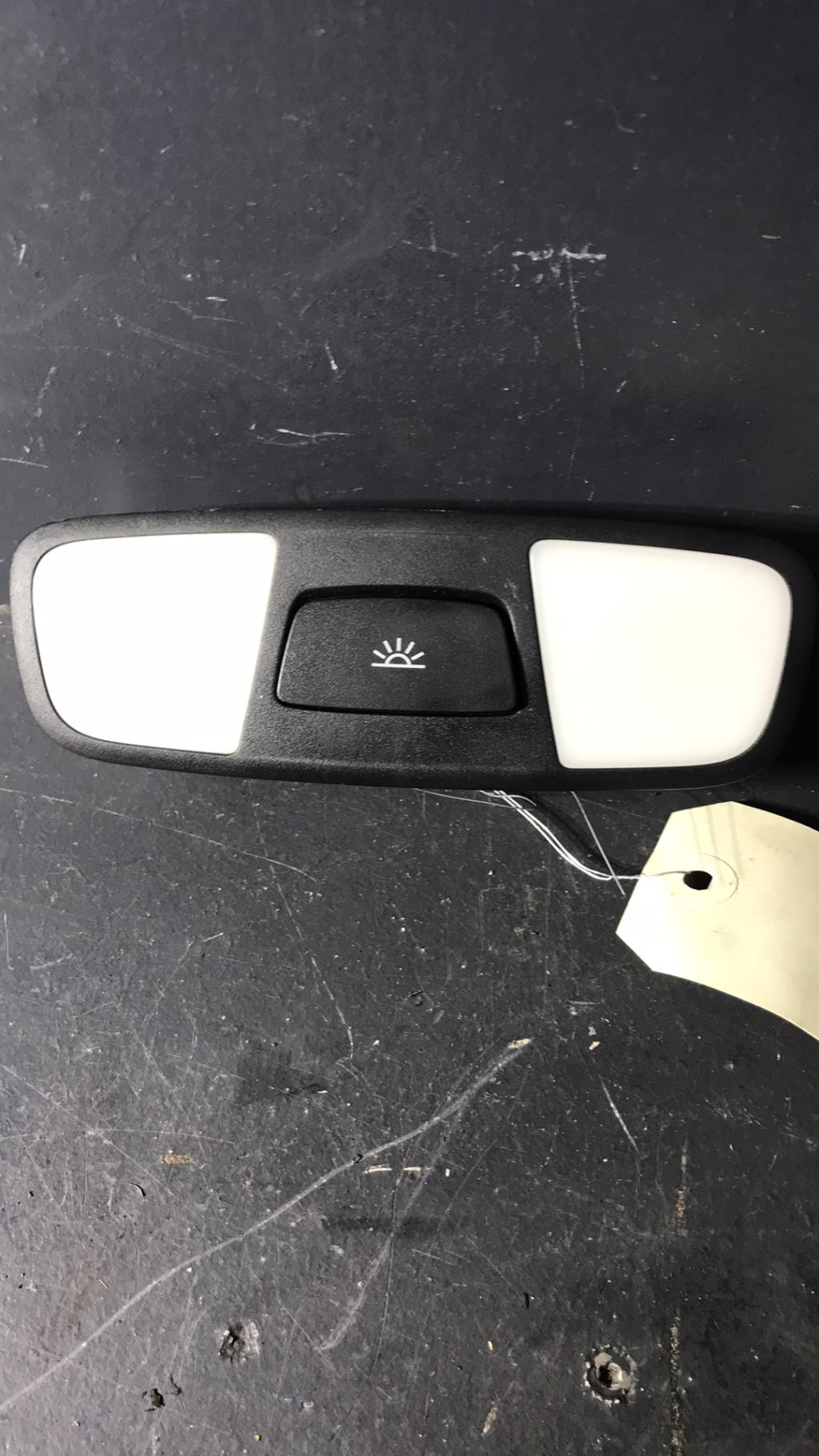 Eclairage de plafonnier AUDI Q3 1 PHASE 1 Diesel - 1