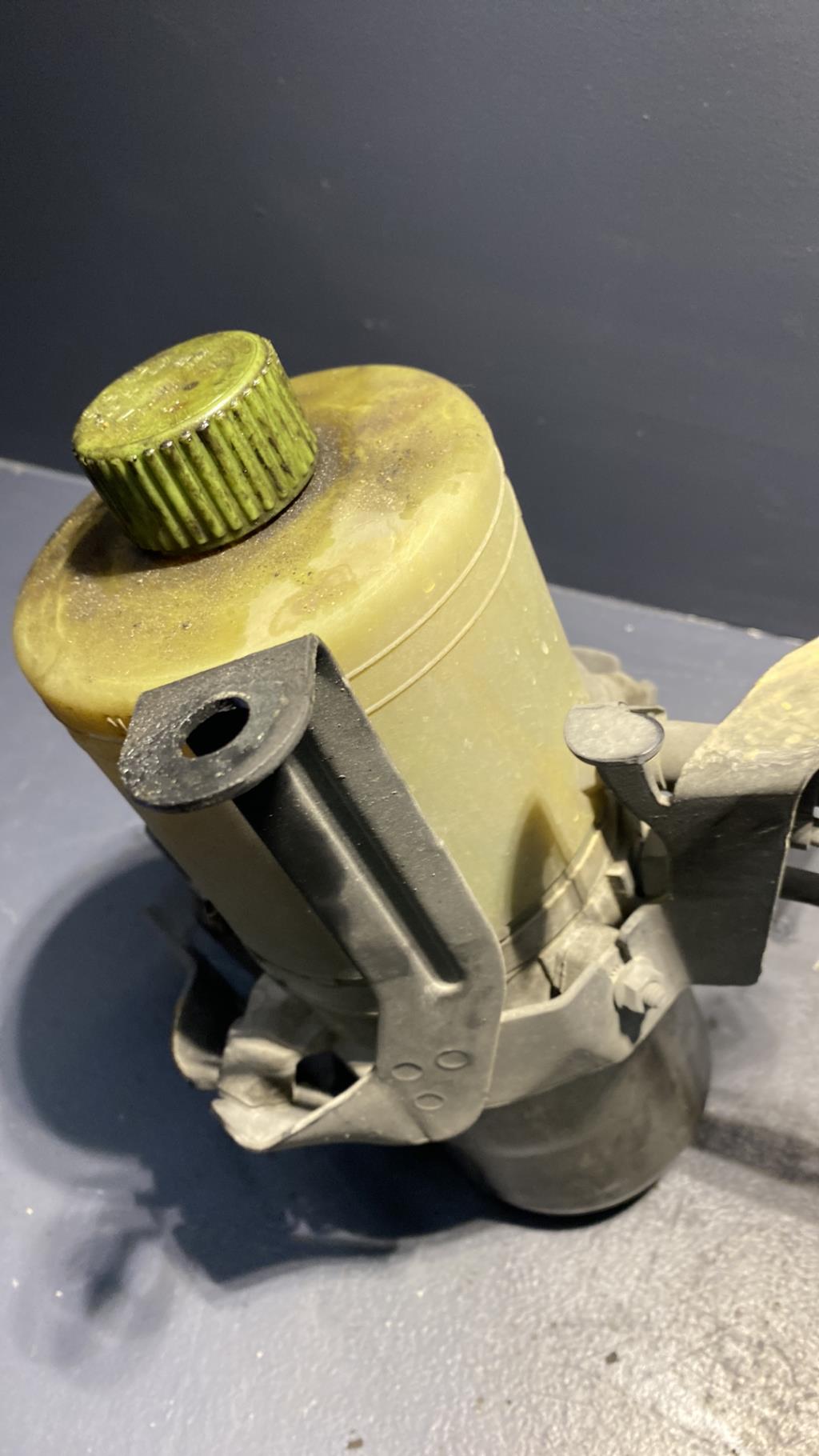 Pompe de direction VOLKSWAGEN POLO 4 PHASE 1 Diesel - 1