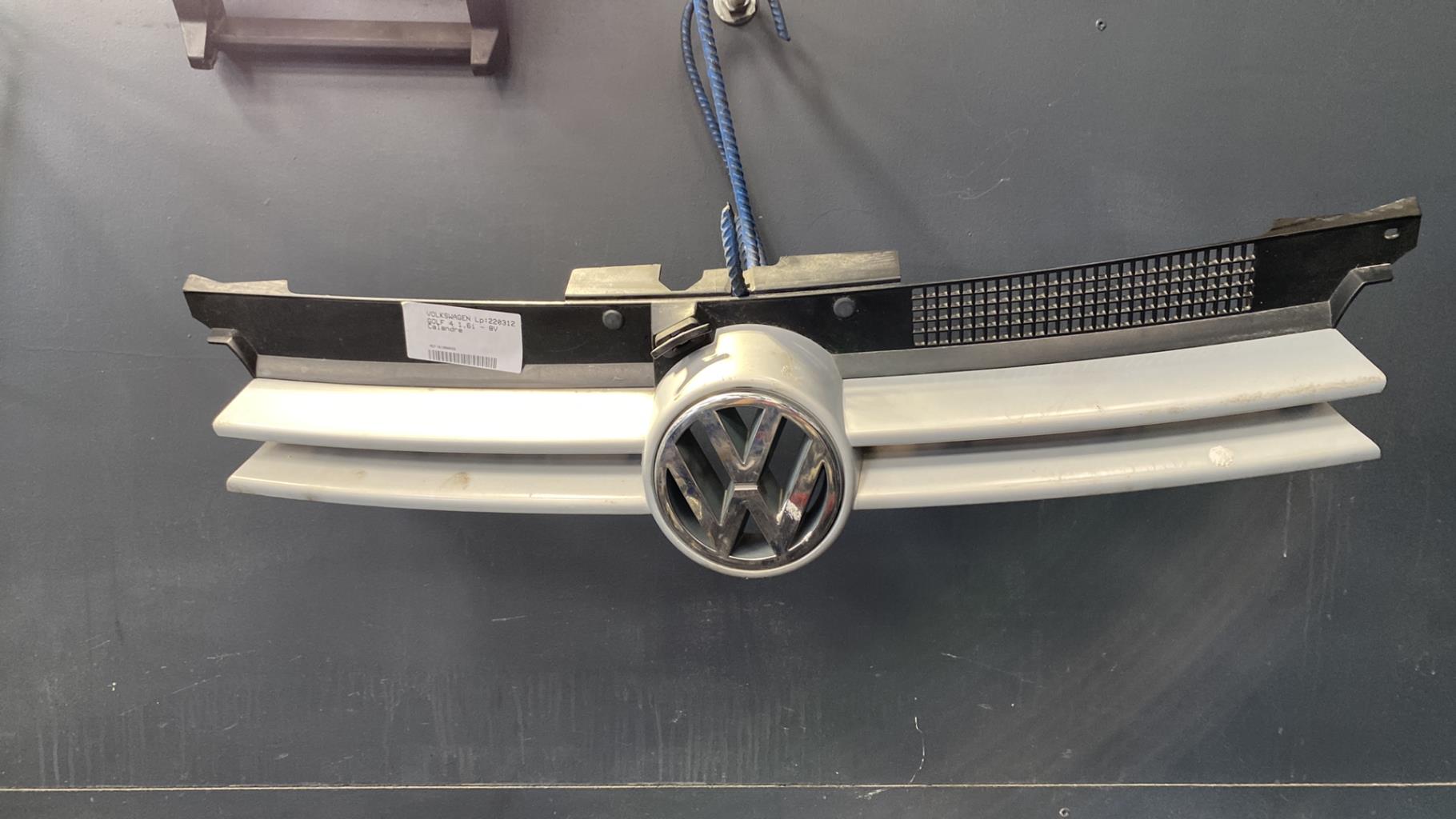 Calandre VOLKSWAGEN GOLF 4 Essence - 1