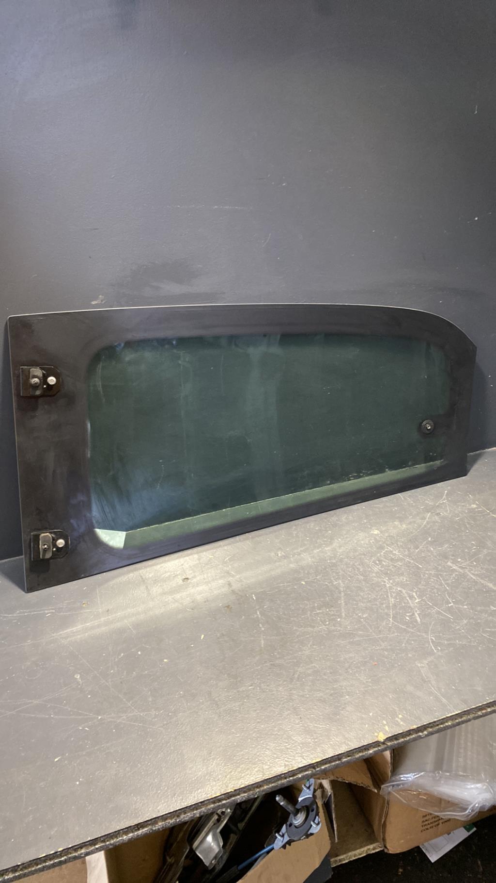 Vitre arriere droit RENAULT TWINGO 3 PHASE 1 Essence - 1
