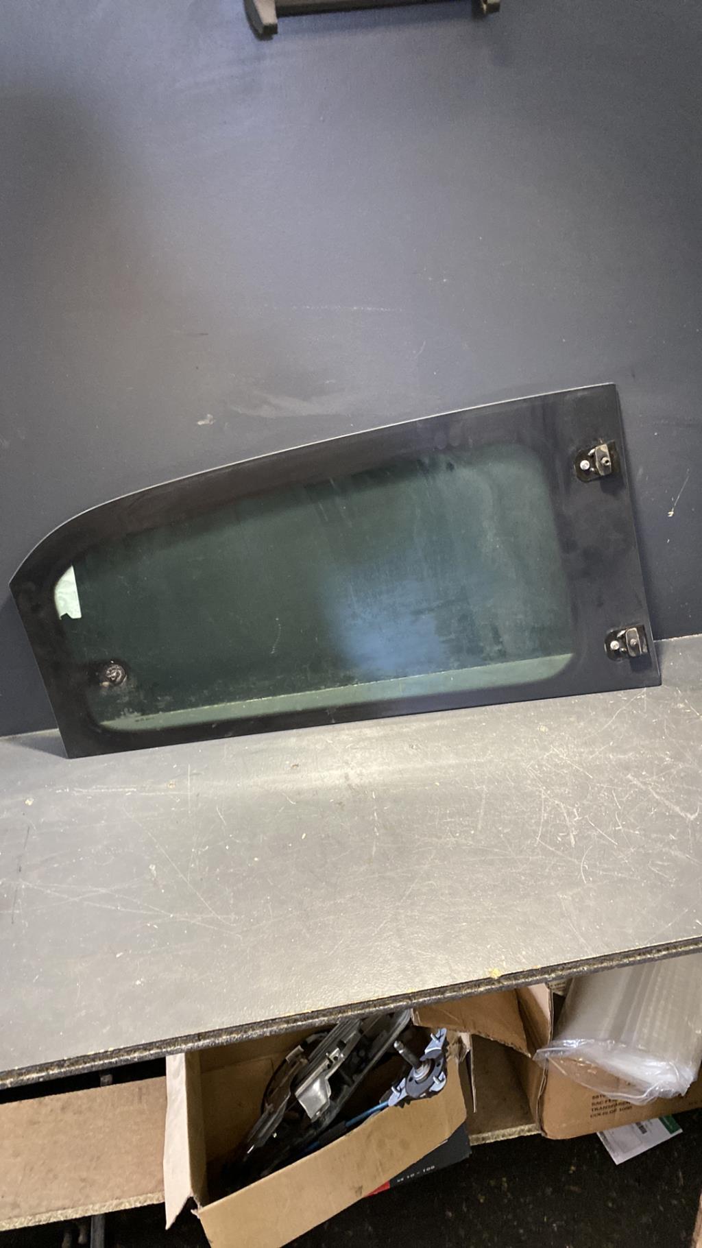 Vitre arriere gauche RENAULT TWINGO 3 PHASE 1 Essence - 1