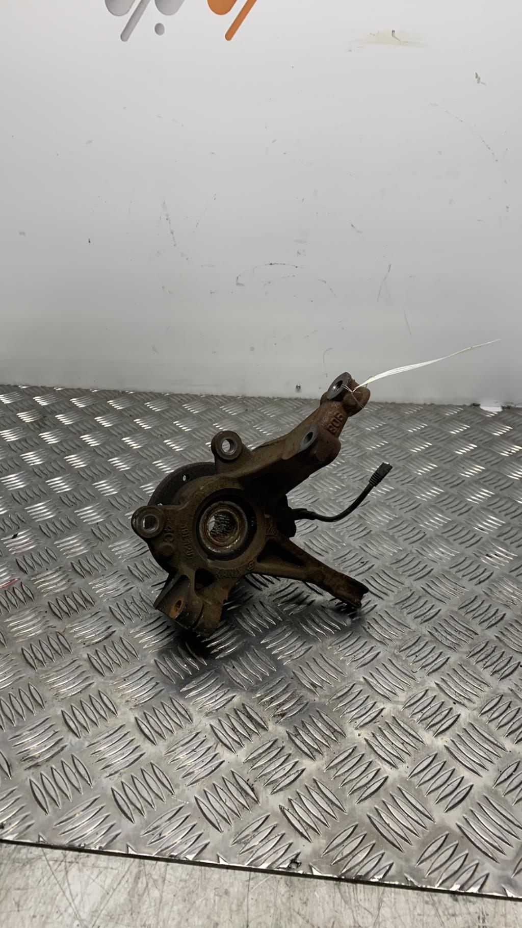 Fusee avant droit DACIA SANDERO 2 PHASE 2 Essence - 1