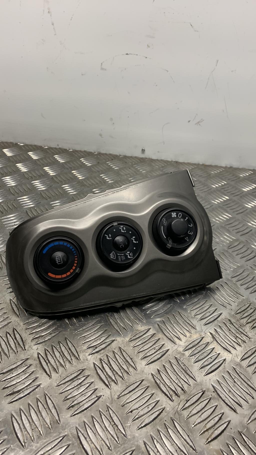Commande chauffage TOYOTA YARIS 2 PHASE 2  - 1