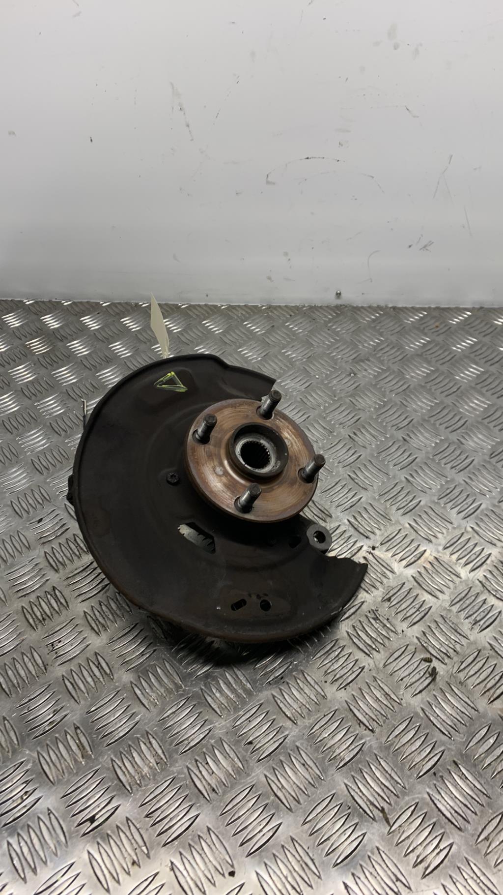 Fusee avant droit TOYOTA YARIS 2 PHASE 2  - 1