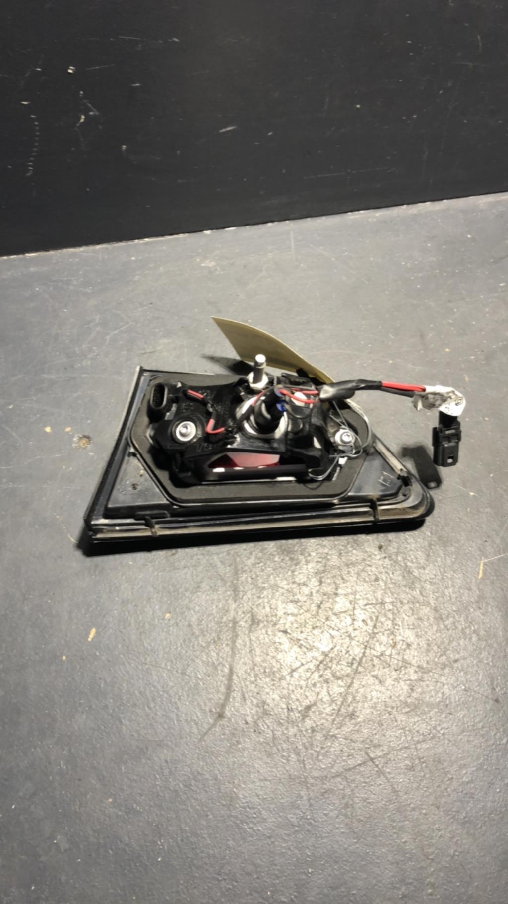 Feu arriere secondaire gauche (feux) RENAULT CLIO 4 PHASE 2  - 1