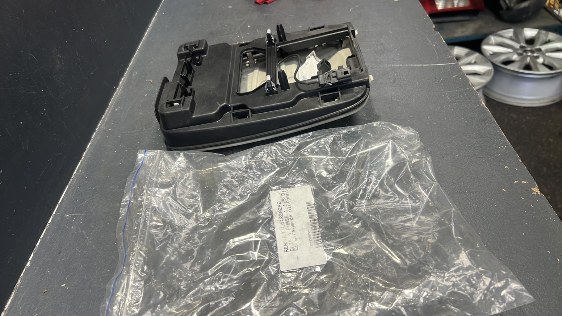 Eclairage de plafonnier RENAULT CLIO 4 PHASE 1 Diesel - 1