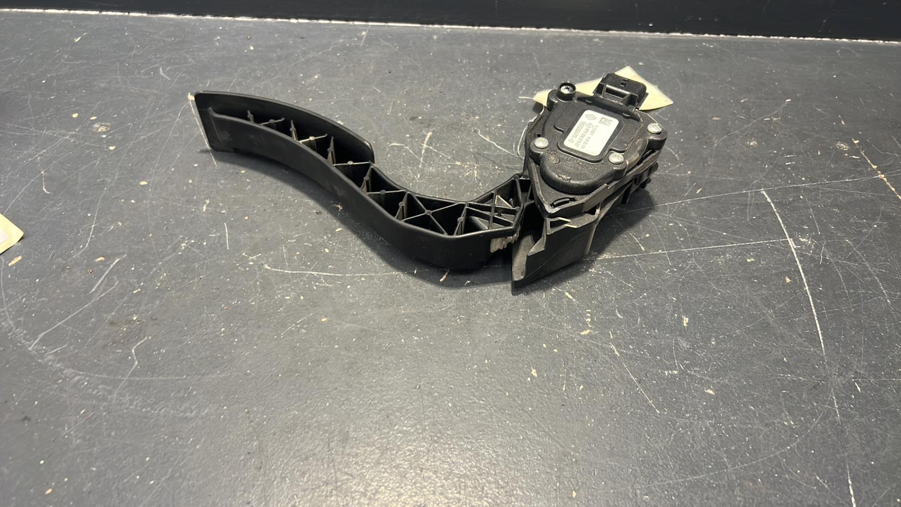 Pedale d'accelerateur RENAULT CLIO 4 PHASE 2 Diesel - 1