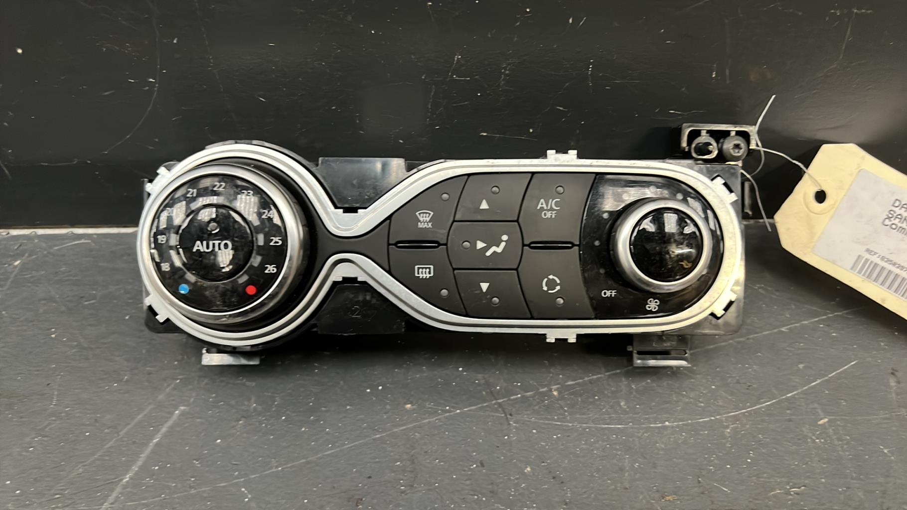 Commande chauffage DACIA SANDERO 2 PHASE 2 Essence - 1