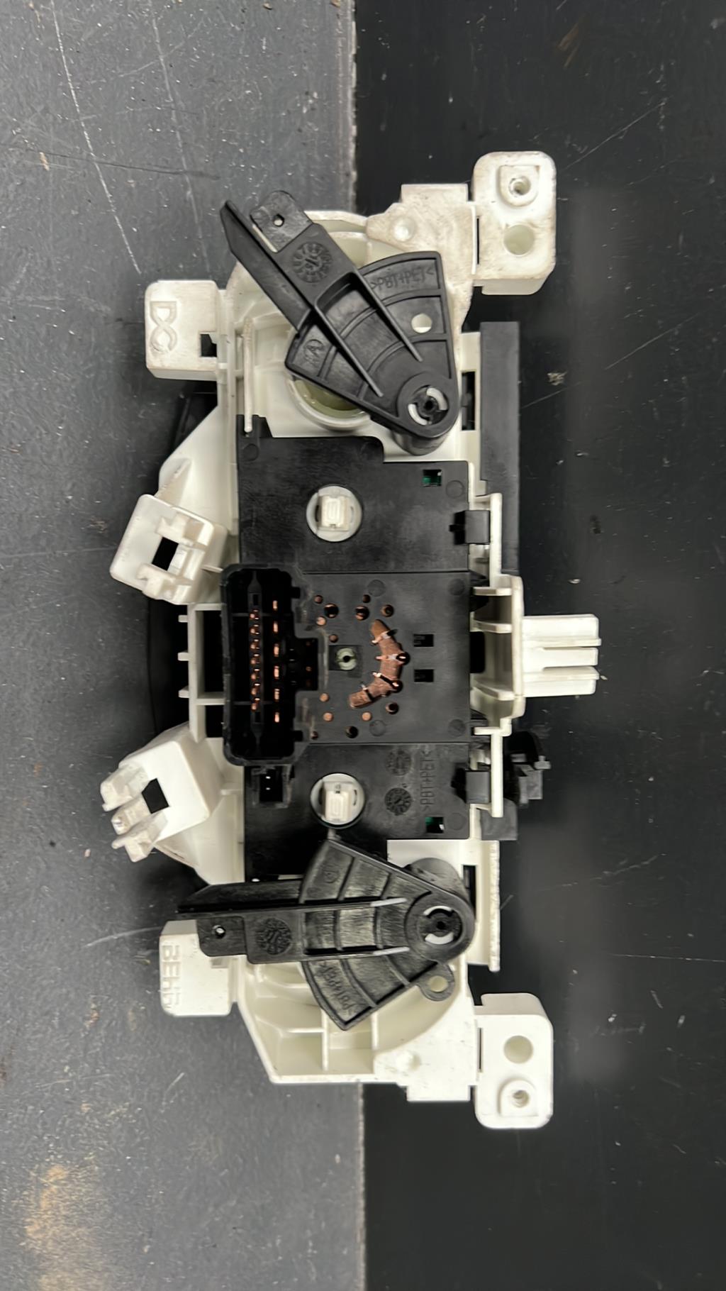 Commande chauffage RENAULT TWINGO 3 PHASE 1 Essence - 1