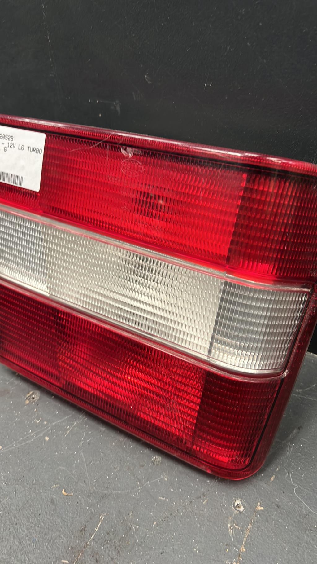 Feu arriere secondaire gauche (feux) VOLVO 940 Diesel - 1