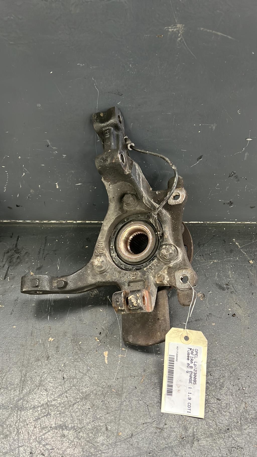Fusee avant gauche OPEL ZAFIRA B PHASE 1 Diesel - 1
