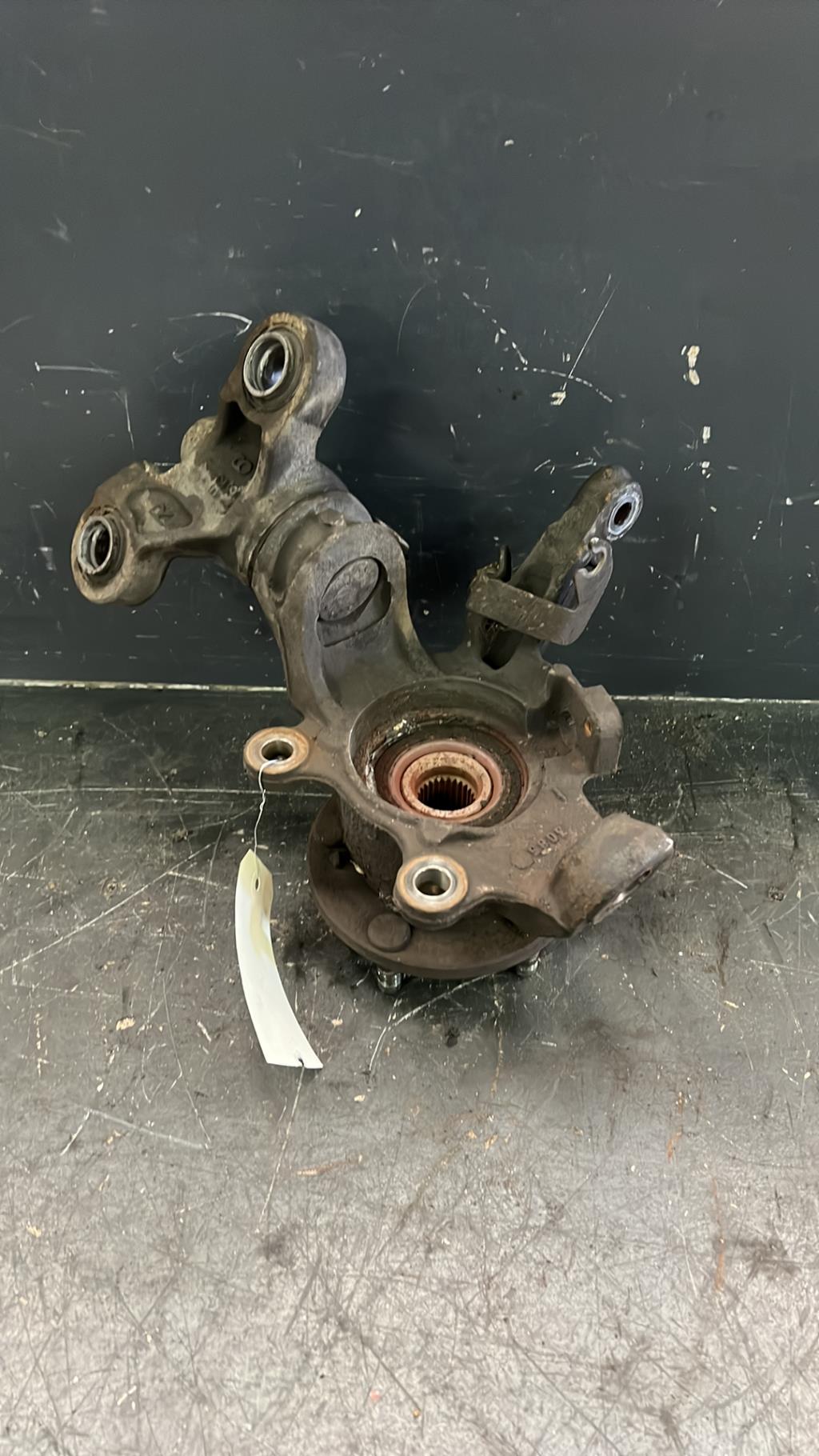 Fusee avant droit NISSAN PRIMERA 3 BREAK Diesel - 1