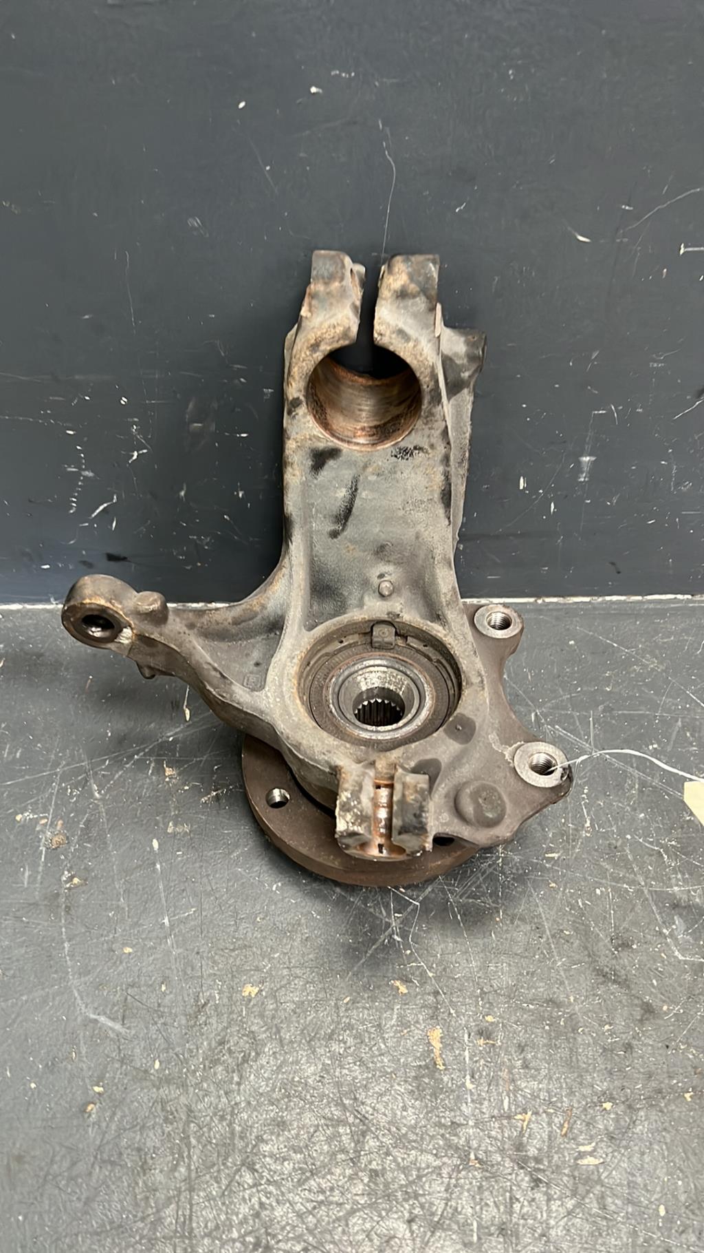 Fusee avant gauche CITROEN DS3 PHASE 1 Diesel - 1
