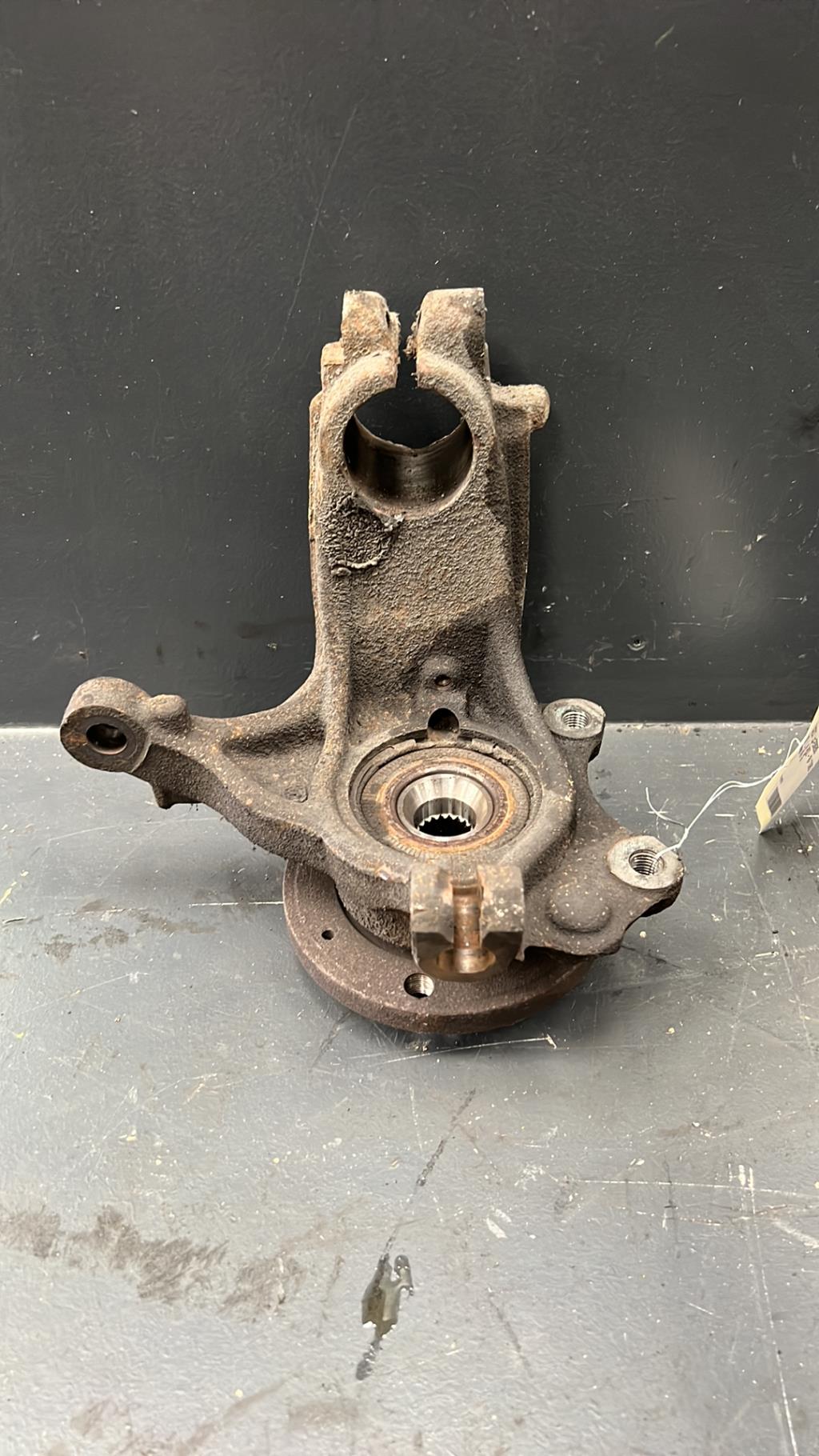 Fusee avant gauche PEUGEOT 1007 Diesel - 1