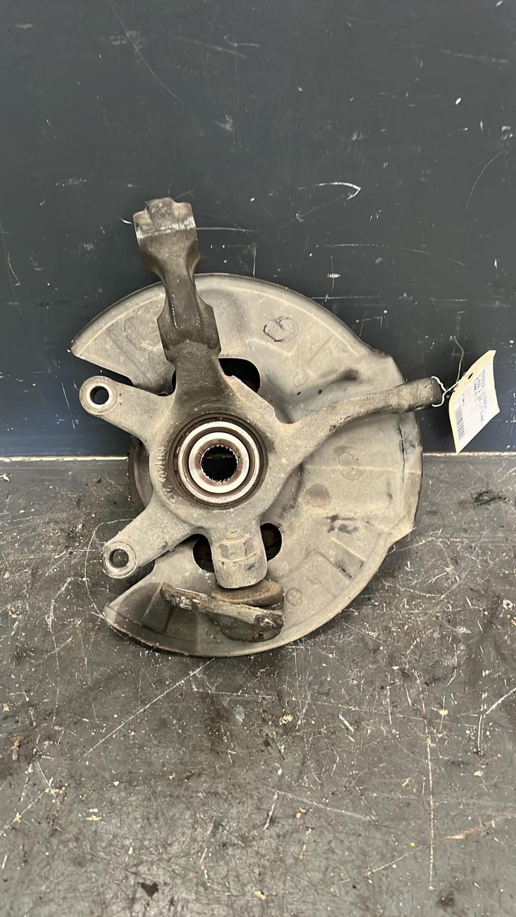 Fusee avant gauche MERCEDES CLASSE A 168  - 1