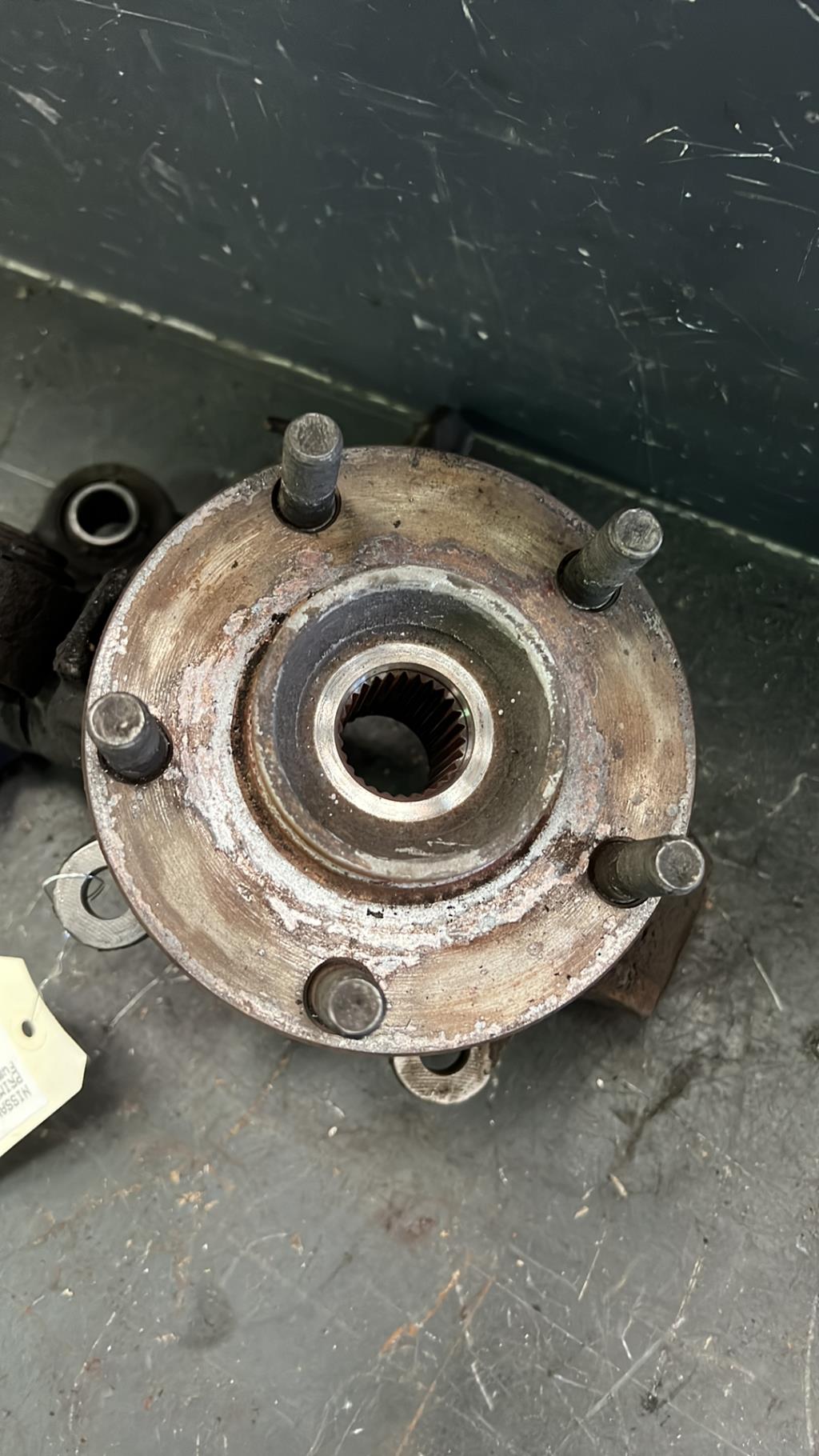 Fusee avant gauche NISSAN PRIMERA 3 BREAK Diesel - 1
