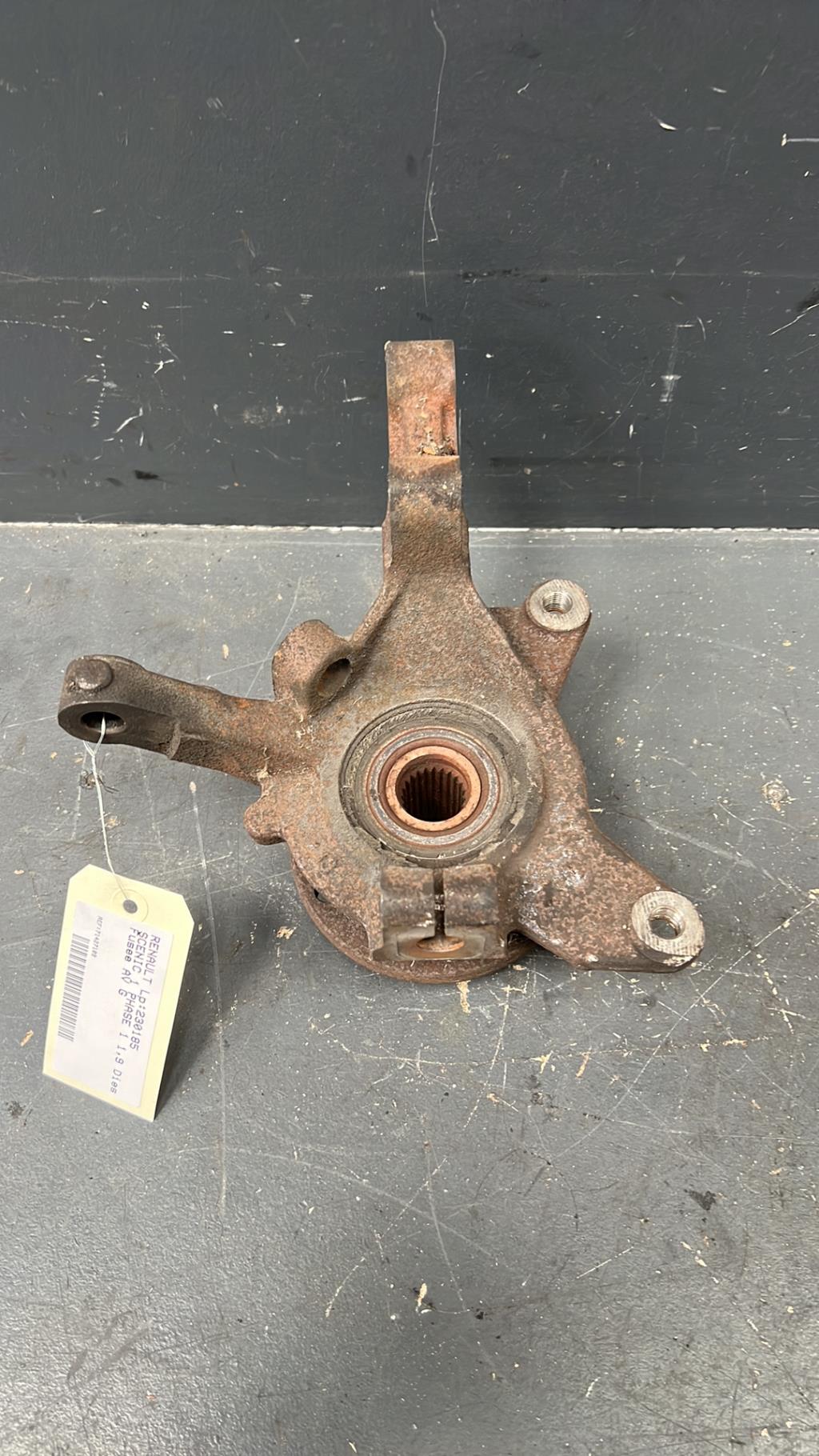 Fusee avant gauche RENAULT SCENIC 1 PHASE 1 Diesel - 1