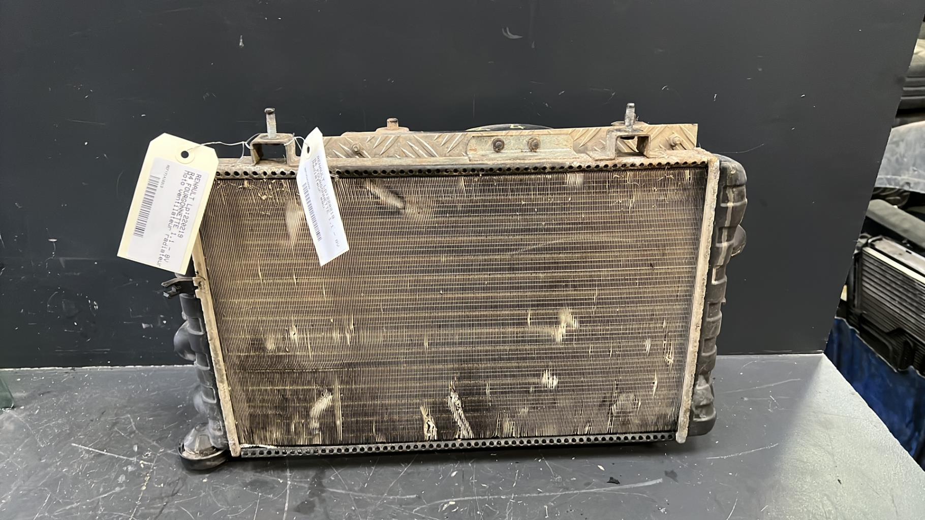 Radiateur eau RENAULT R4 FOURGONNETTE Essence - 1