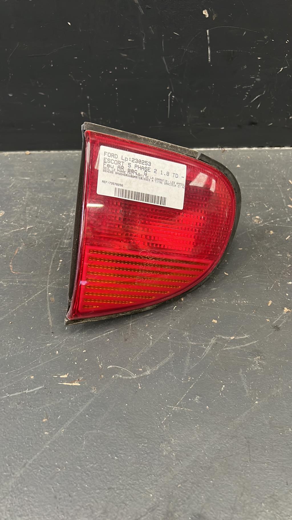 Feu arriere secondaire gauche (feux) FORD ESCORT 5 PHASE 2  - 1
