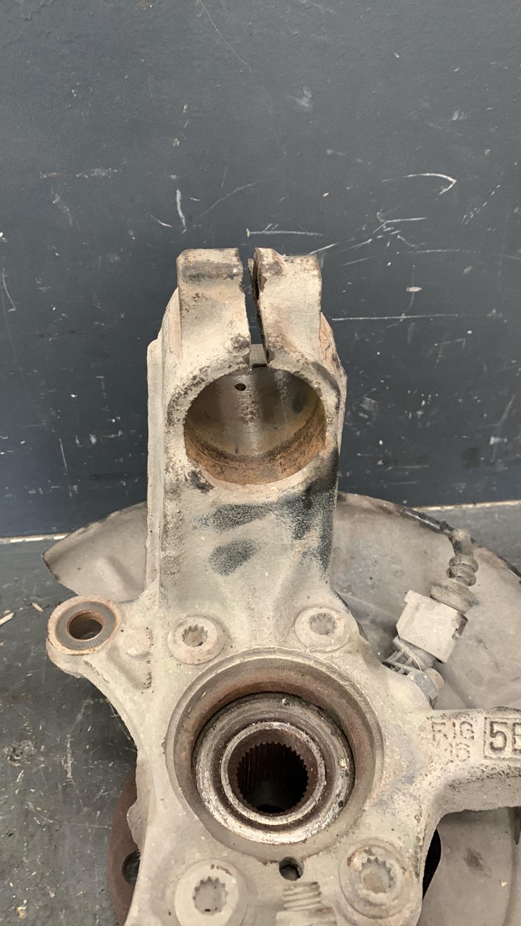 Fusee avant droit AUDI A3 2 PHASE 1 Diesel - 1