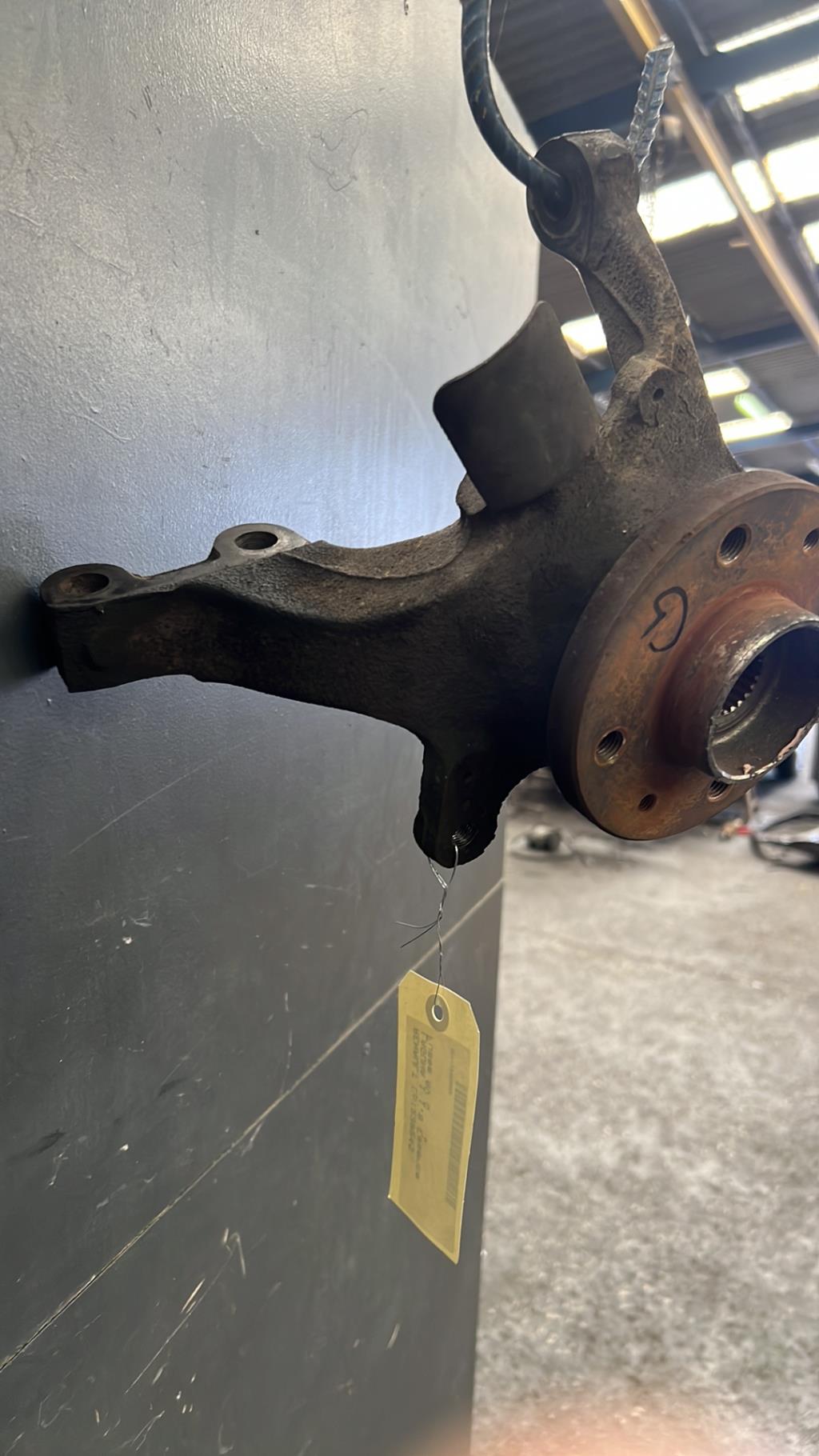 Fusee avant gauche RENAULT LAGUNA 1  - 1