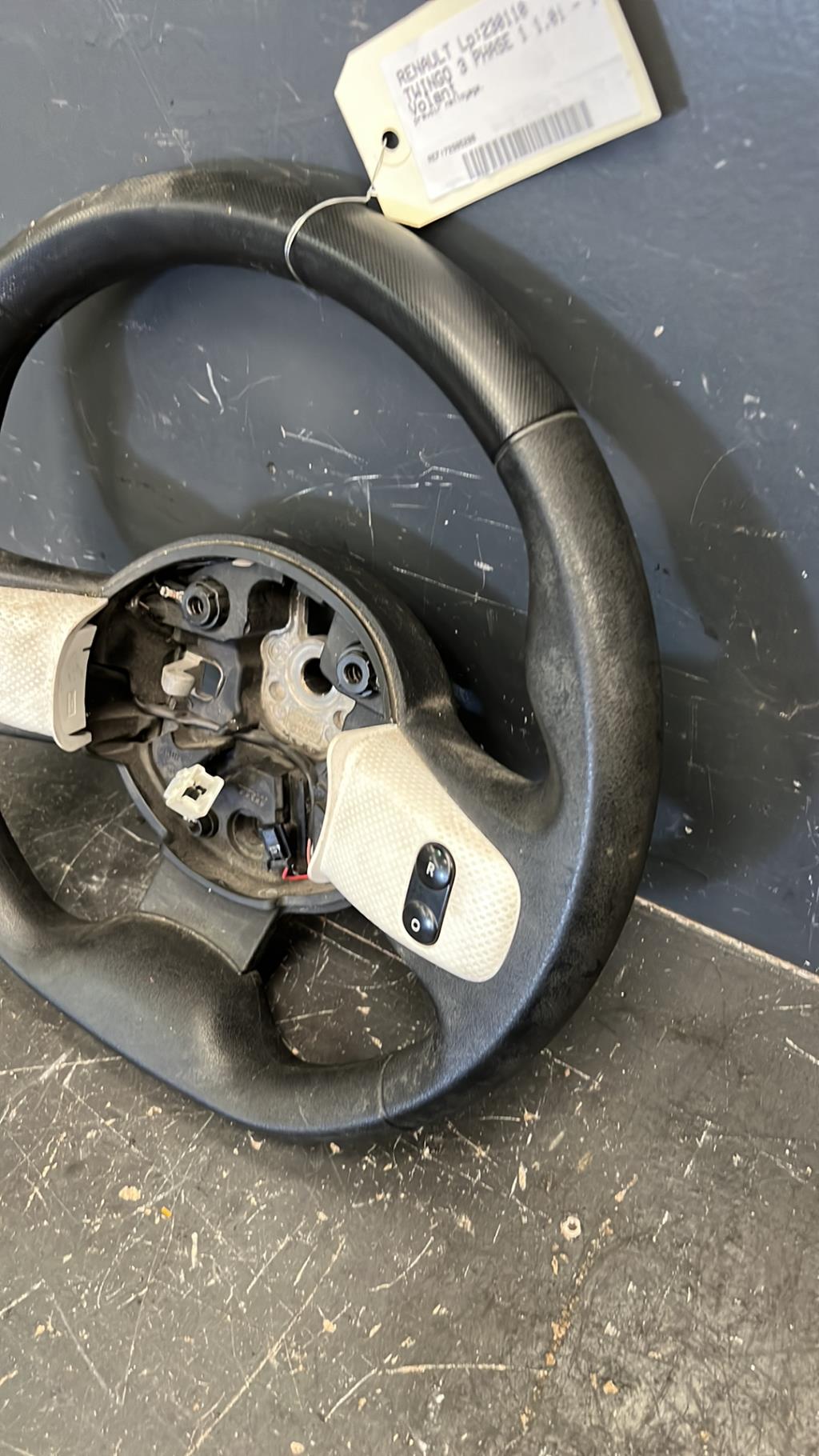 Volant RENAULT TWINGO 3 PHASE 1 Essence - 1