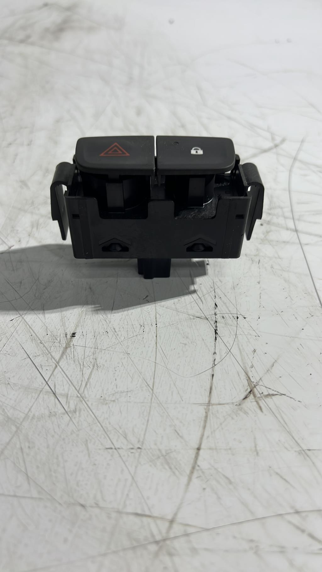 Bouton de warning RENAULT TRAFIC 3 COURT PHASE 1 Diesel - 1