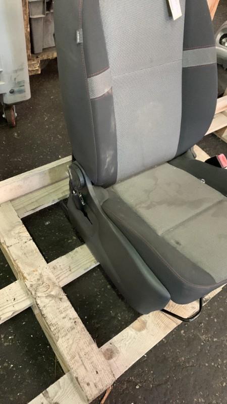 Siege avant droit RENAULT SCENIC 3 PHASE 3 Diesel - 1