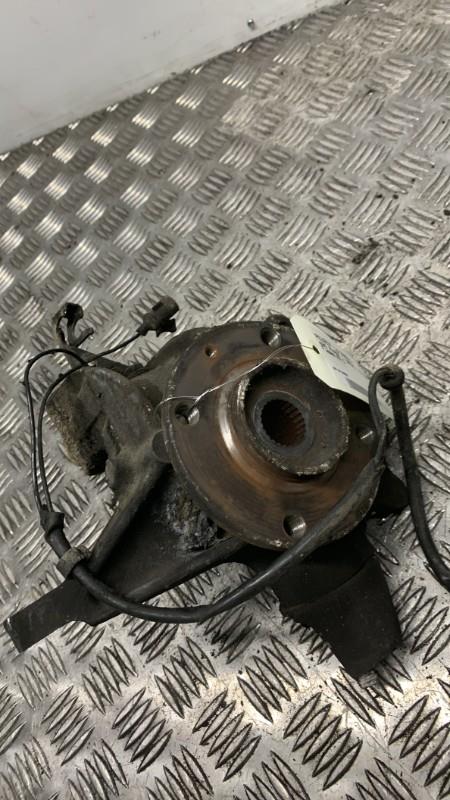 Fusee avant droit PEUGEOT 405 PHASE 1 BREAK Essence - 1