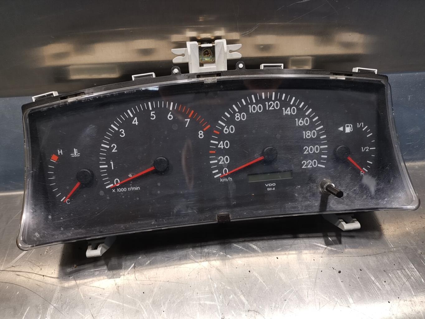 Compteur TOYOTA COROLLA 10 PHASE 1 Essence - 1