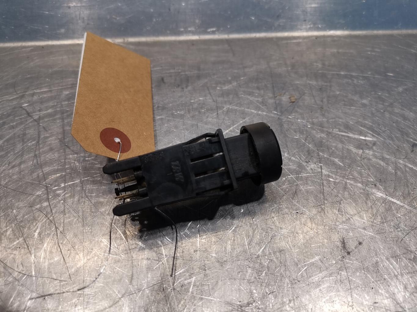 Bouton de warning PEUGEOT 306 PHASE 1 Diesel - 1