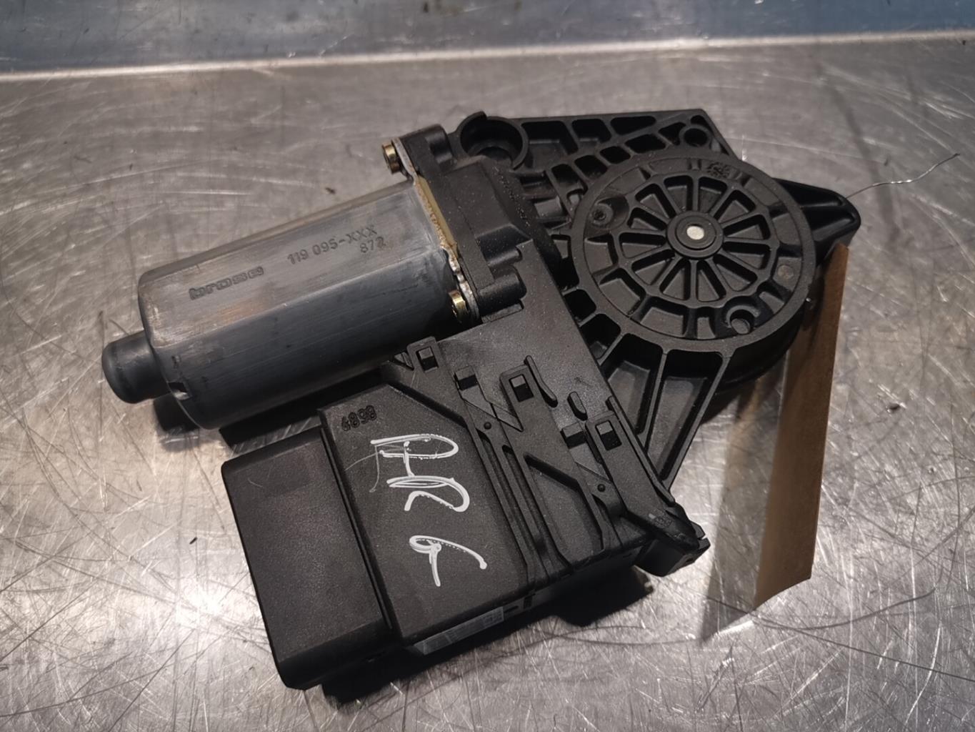 Motore alzacristalli posteriore sinistro VOLKSWAGEN PASSAT 4 PHASE 1 Diésel - 1