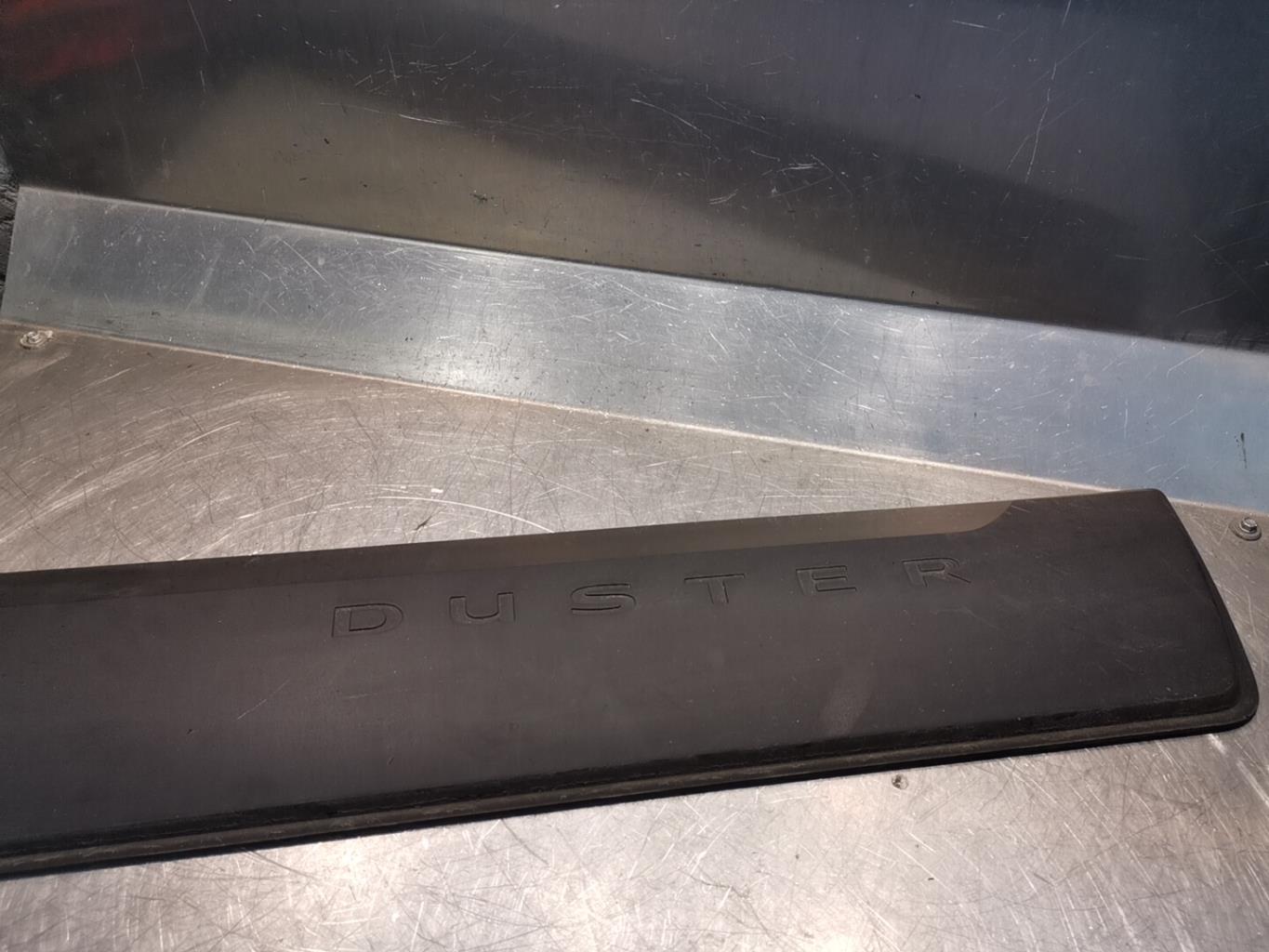 Baguette de porte avant droite DACIA DUSTER 2 PHASE 1 Essence/Hybride - 1