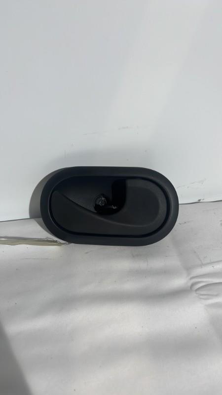 Poignee interieur avant droit RENAULT CLIO 3 PHASE 1 Diesel - 1