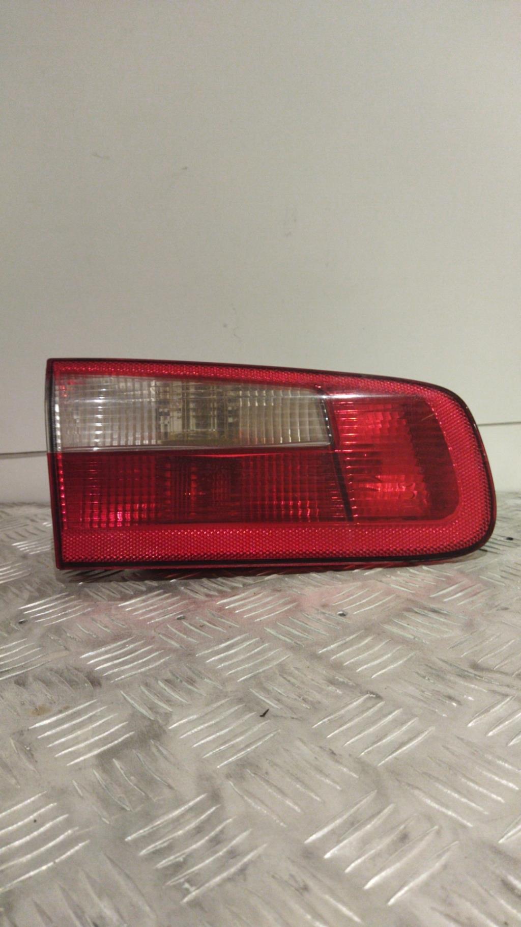 Feu arriere secondaire gauche (feux) RENAULT LAGUNA 2 PHASE 1 Diesel - 1