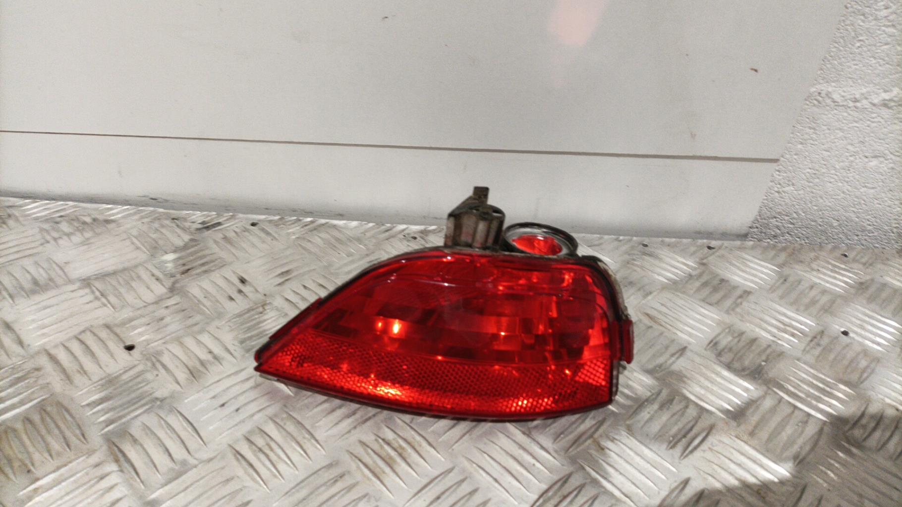 Feu arriere secondaire droit (feux) RENAULT SCENIC 3 PHASE 1 Diesel - 1