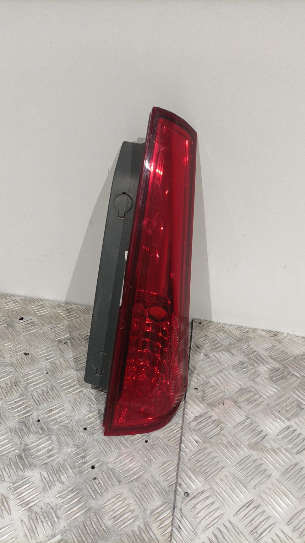 Feu arriere principal droit (feux) KIA CEE-D 1 PHASE 1 BREAK Diesel - 1