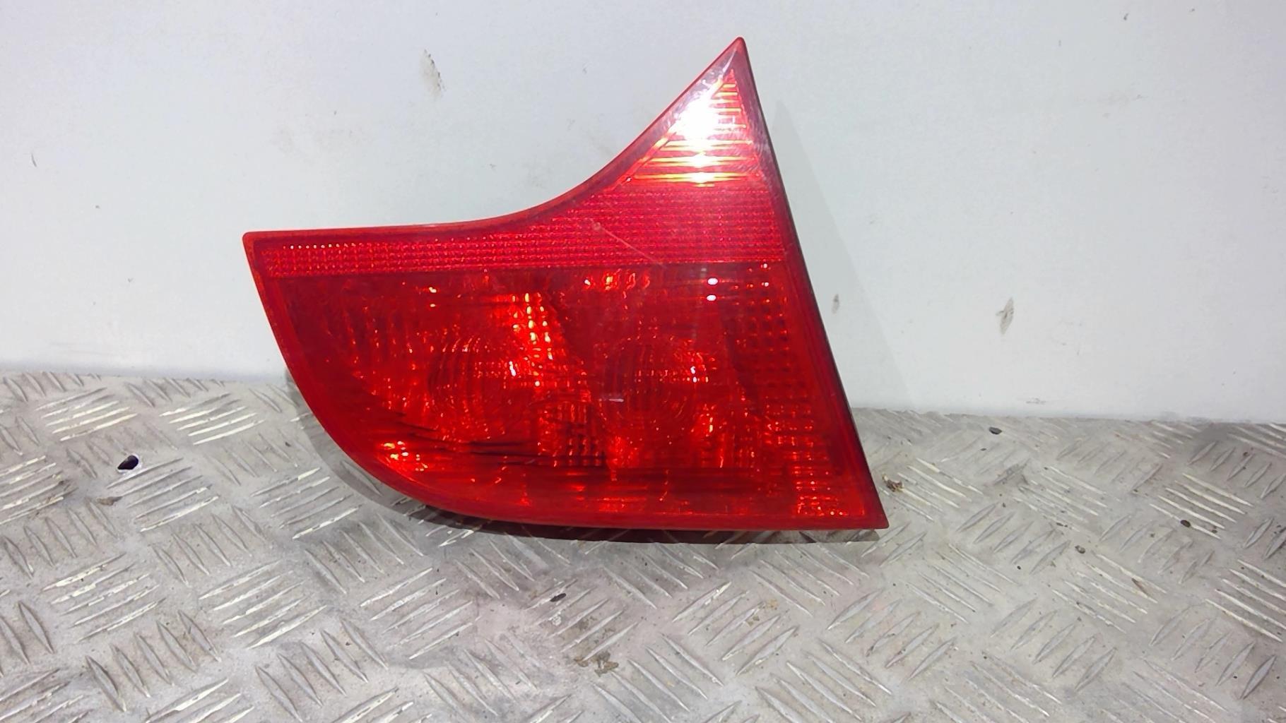 Feu arriere secondaire droit (feux) AUDI A4 1 PHASE 2  - 1