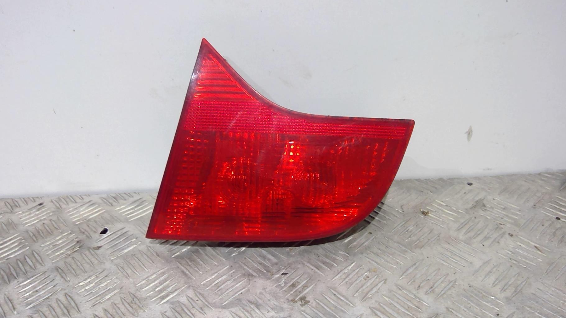 Feu arriere secondaire gauche (feux) AUDI A4 1 PHASE 2  - 1